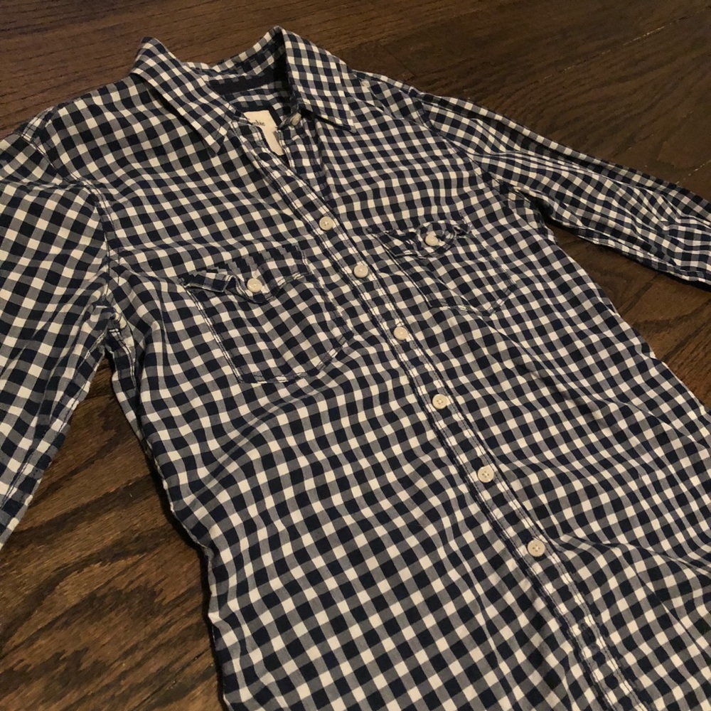A&F Women’s Button Up!